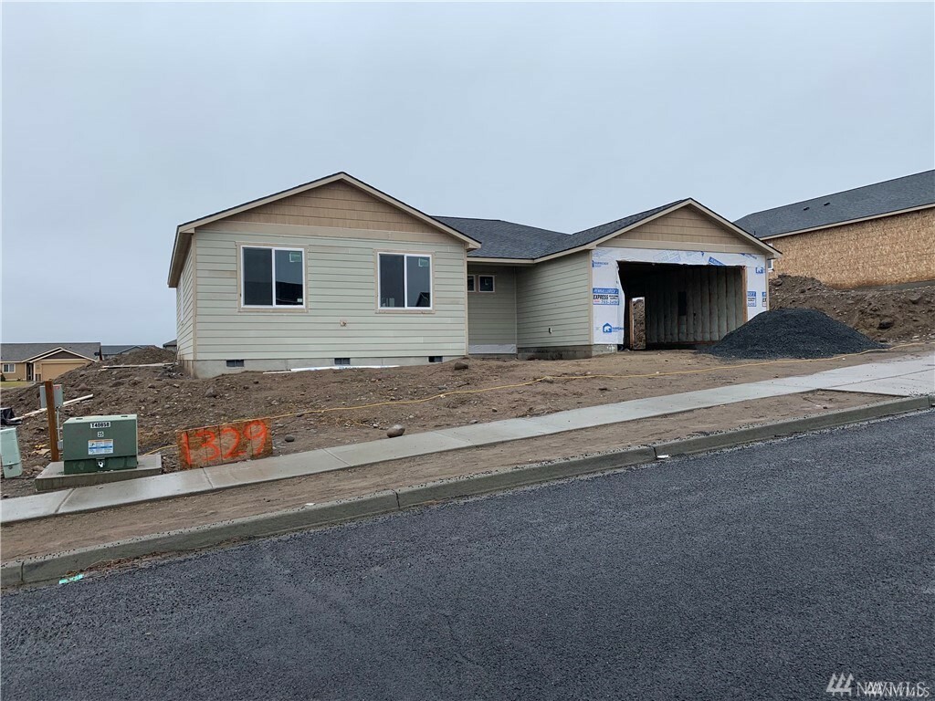 1326 W Bonneville St  Moses Lake WA 98837 photo