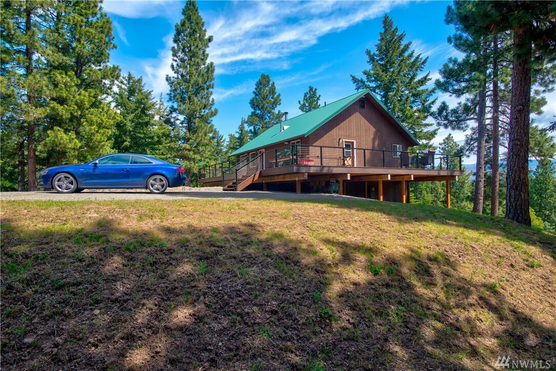 Property Photo:  701 Emerick Rd  WA 98922 