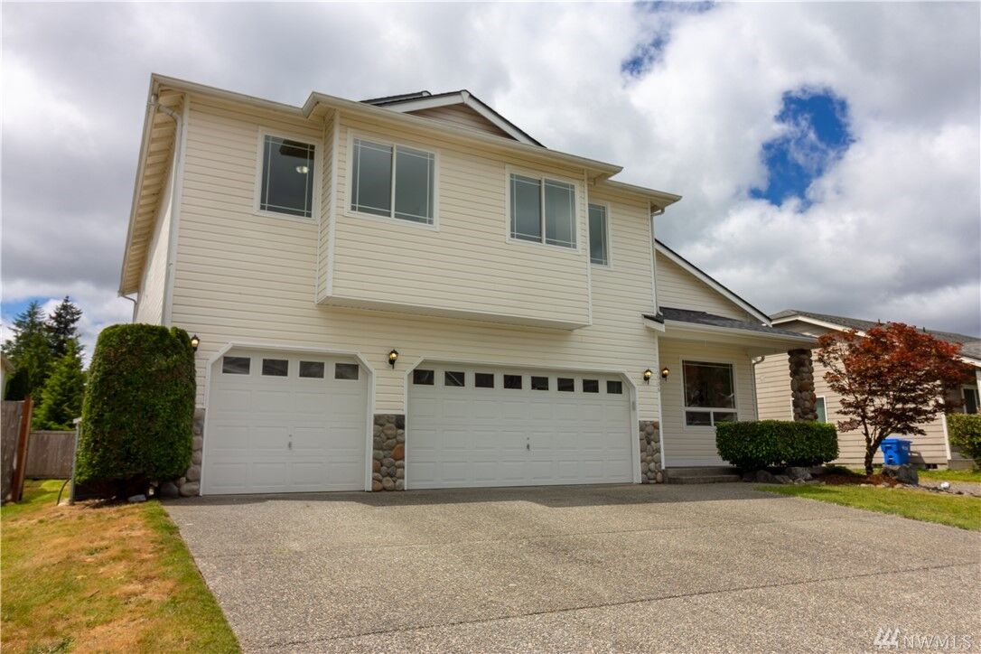 5 bed Puyallup home for sale 15906 124th Ave E, Puyallup, WA 98374