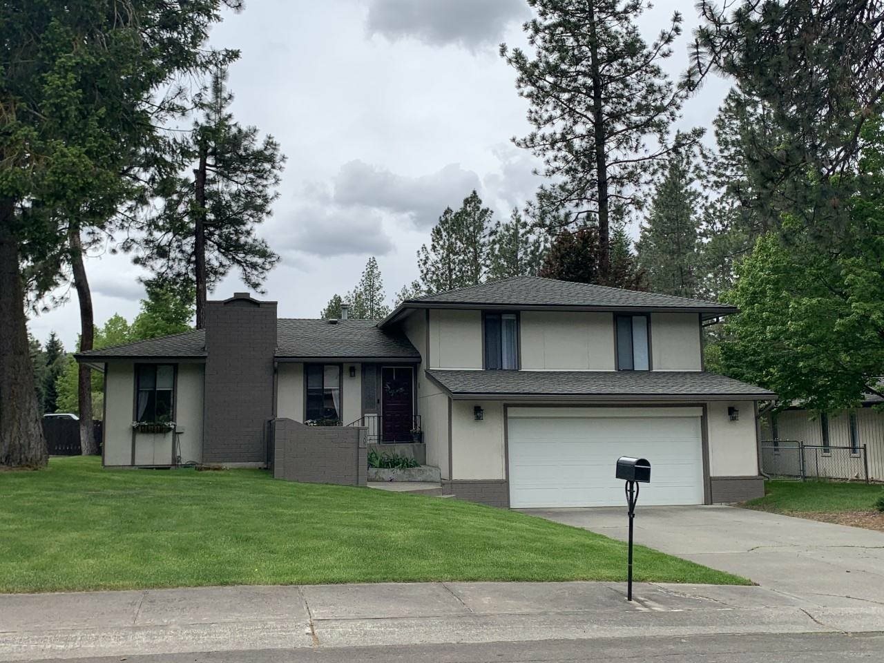 Property Photo:  1305 W Cherrywood Ct  WA 99218 
