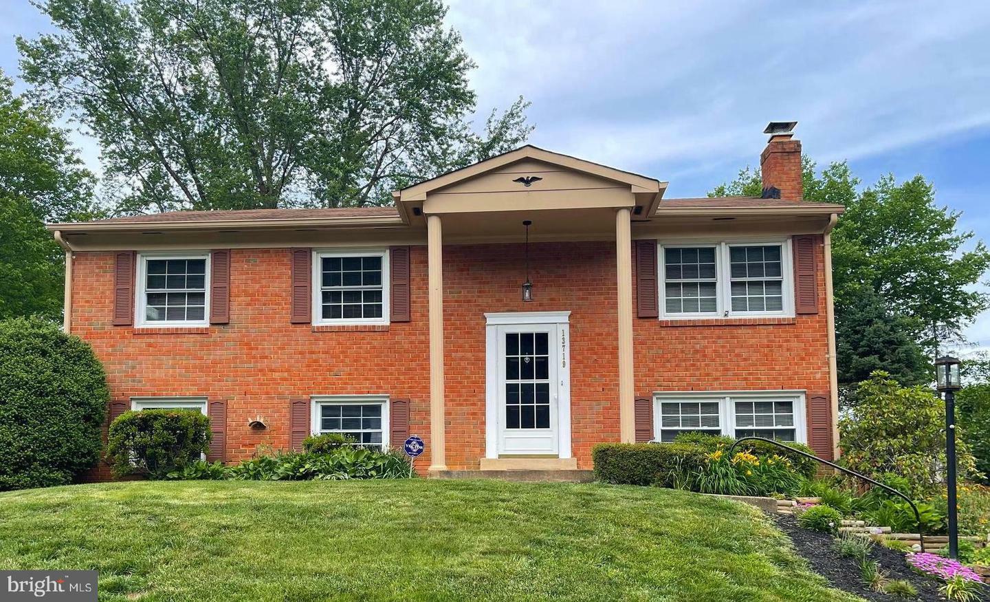 Property Photo:  13719 Langstone Drive  VA 22193 