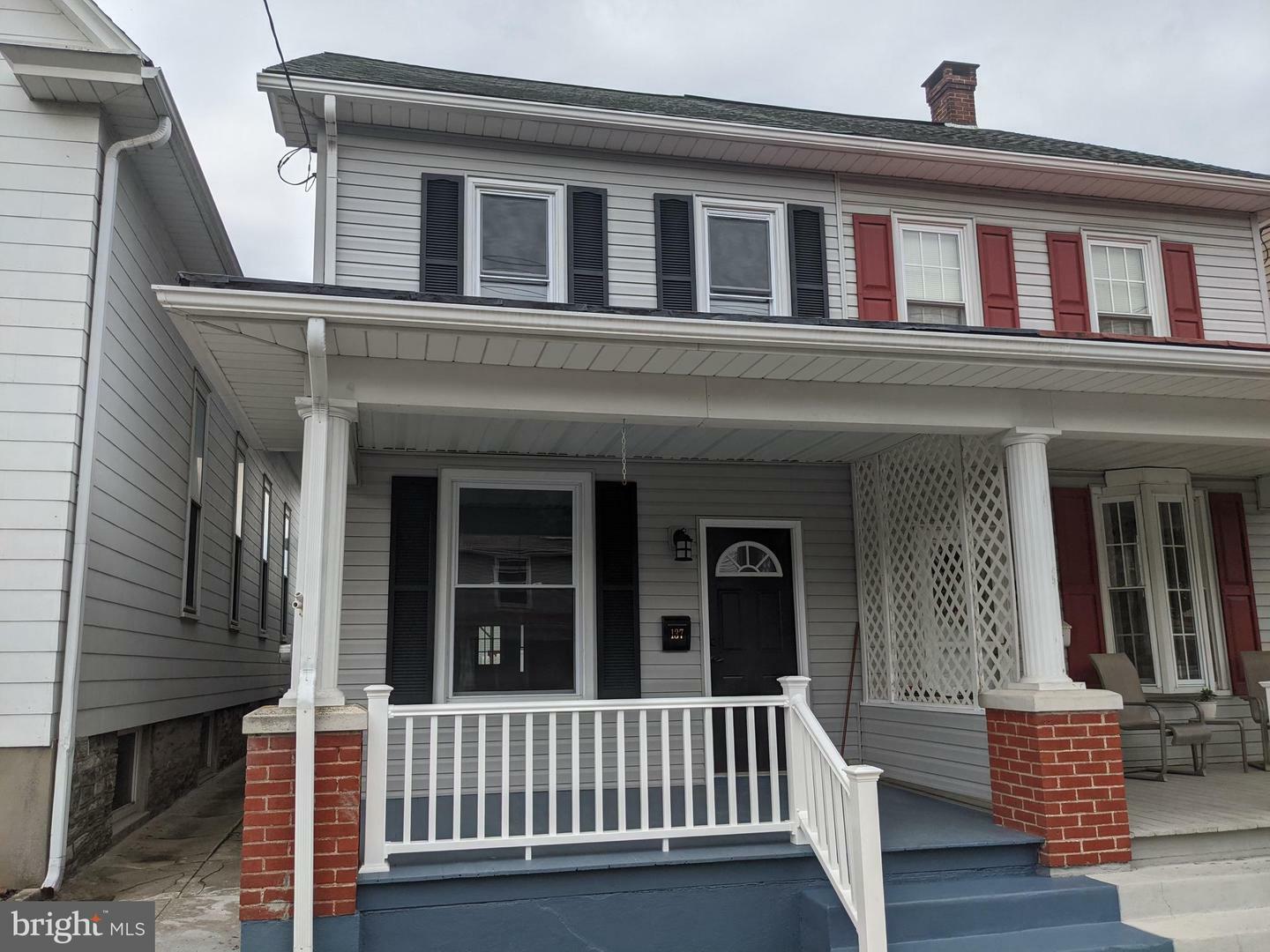 Property Photo: 137 N Chestnut Street PA 17078