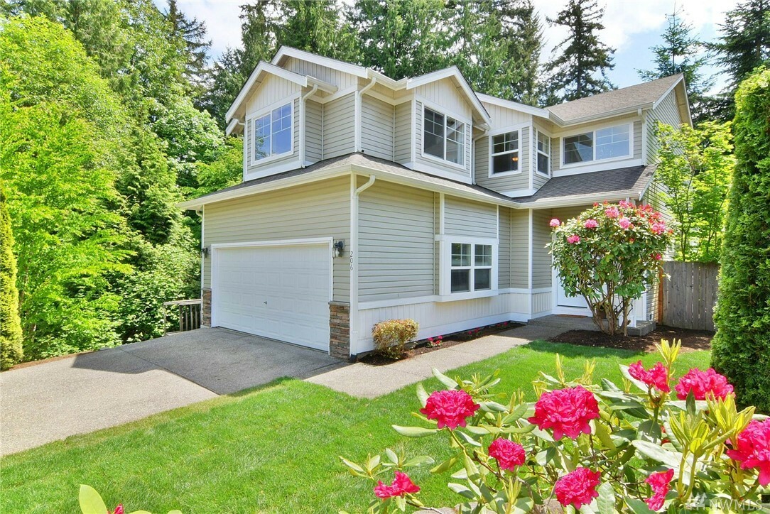 Property Photo:  206 151st Place SE  WA 98087 