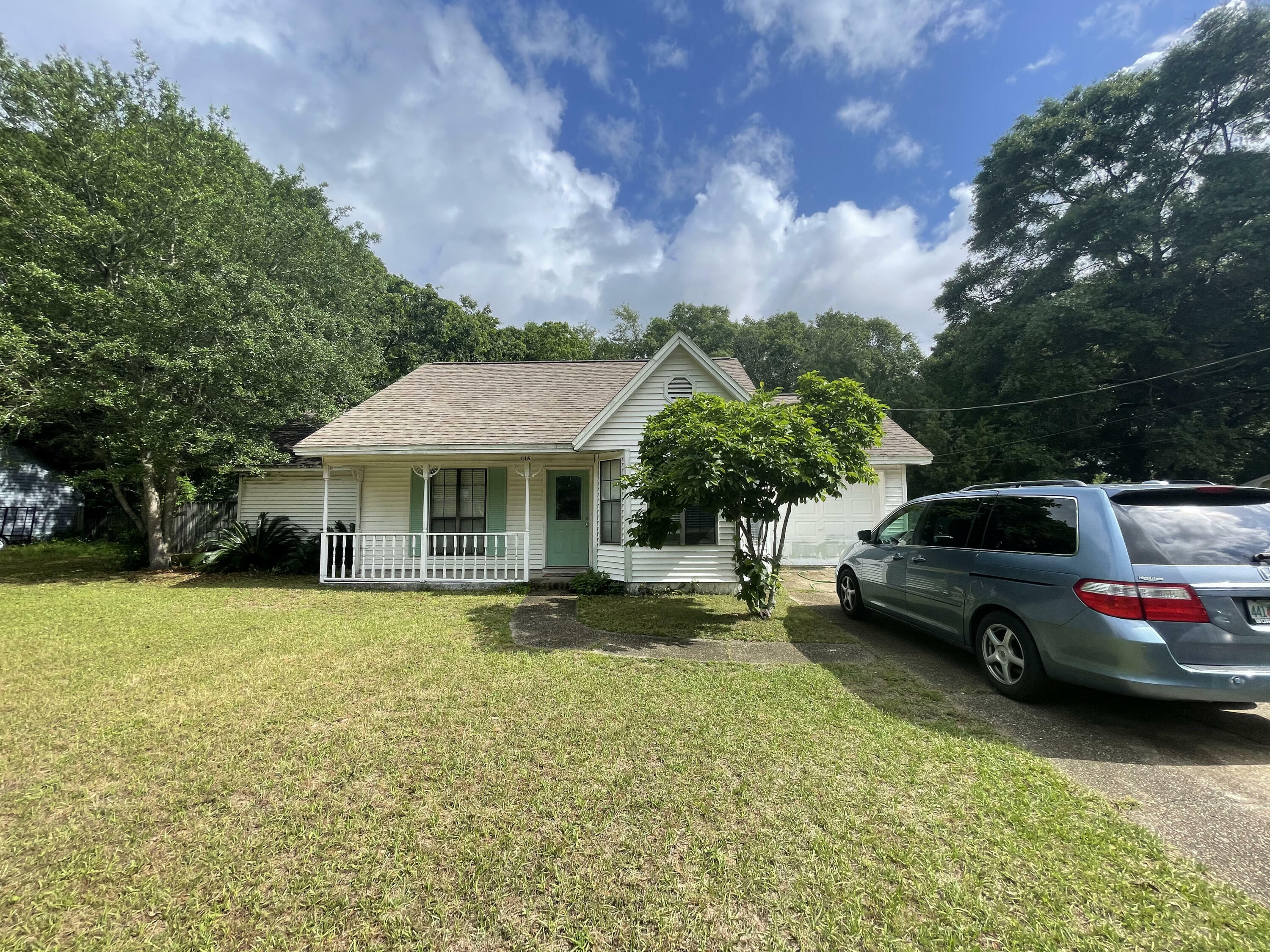 Property Photo:  116 Springwood Circle  FL 32536 