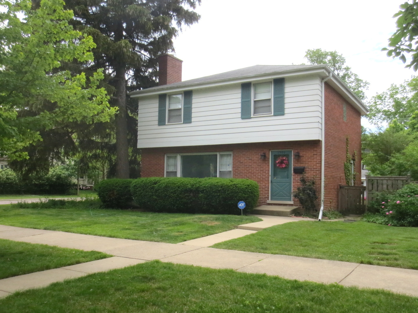 Property Photo:  1501 Elmwood Avenue  IL 60091 