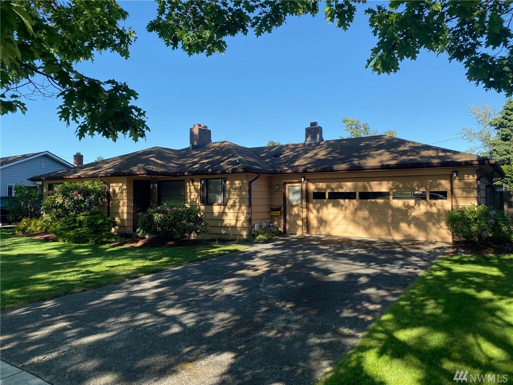 Property Photo:  2932 James St  WA 98225 