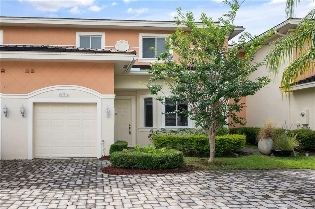 Property Photo:  2539 Stockbridge Square SW  FL 32962 