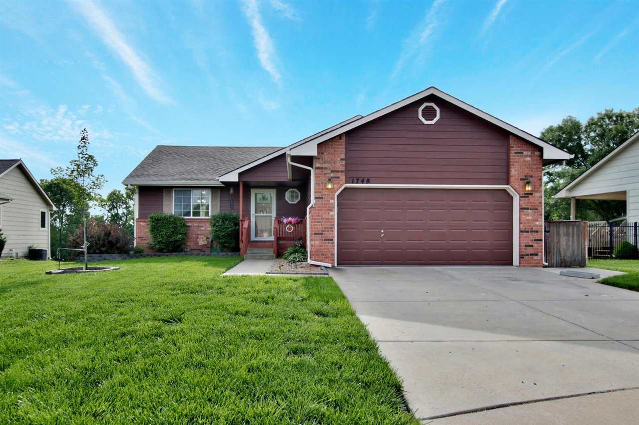 Property Photo: 1748 N Walnut Creek Dr KS 67037