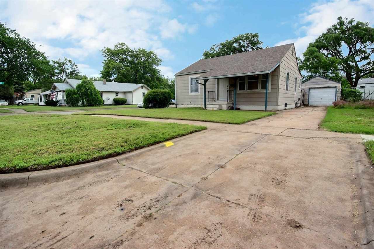 Property Photo:  1502 S Martinson  KS 67213 