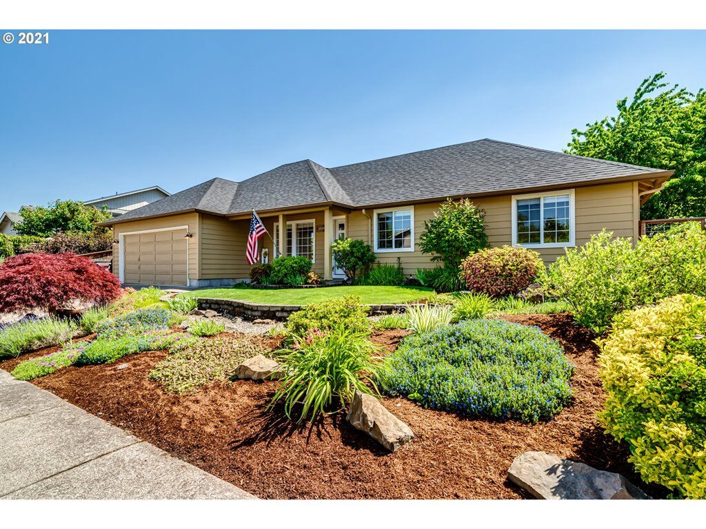 Property Photo:  1723 Kings North St  OR 97401 