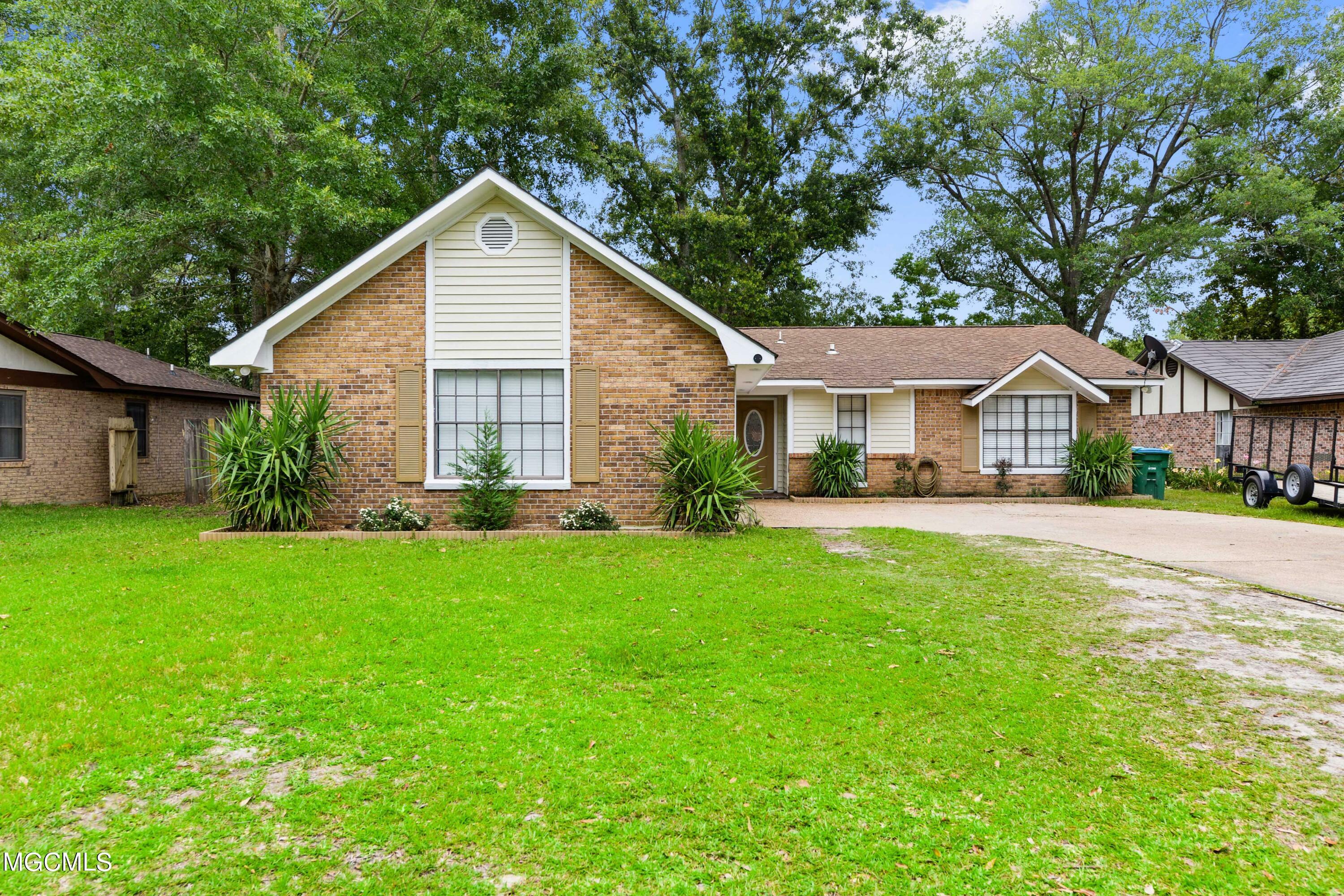 Property Photo:  1517 Skyline Drive  MS 39553 