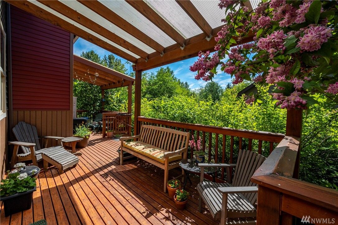 Property Photo: 6000 17th Ave SW D7 WA 98106