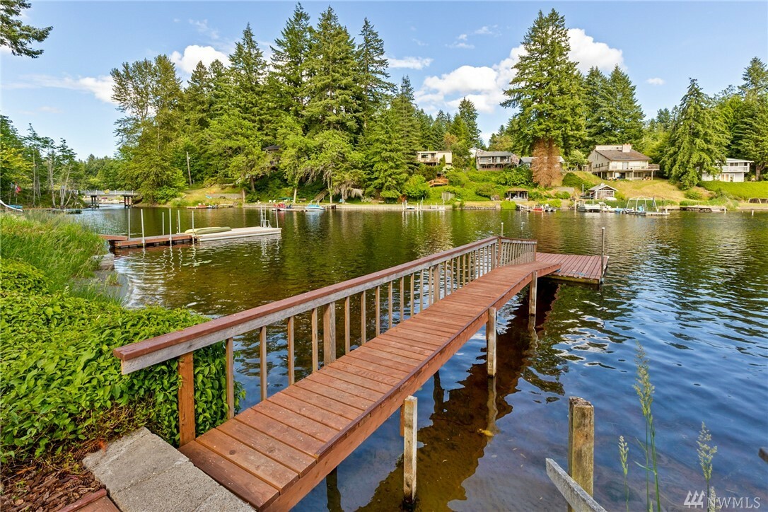 Property Photo:  5611 Peninsula Dr SE  WA 98513 