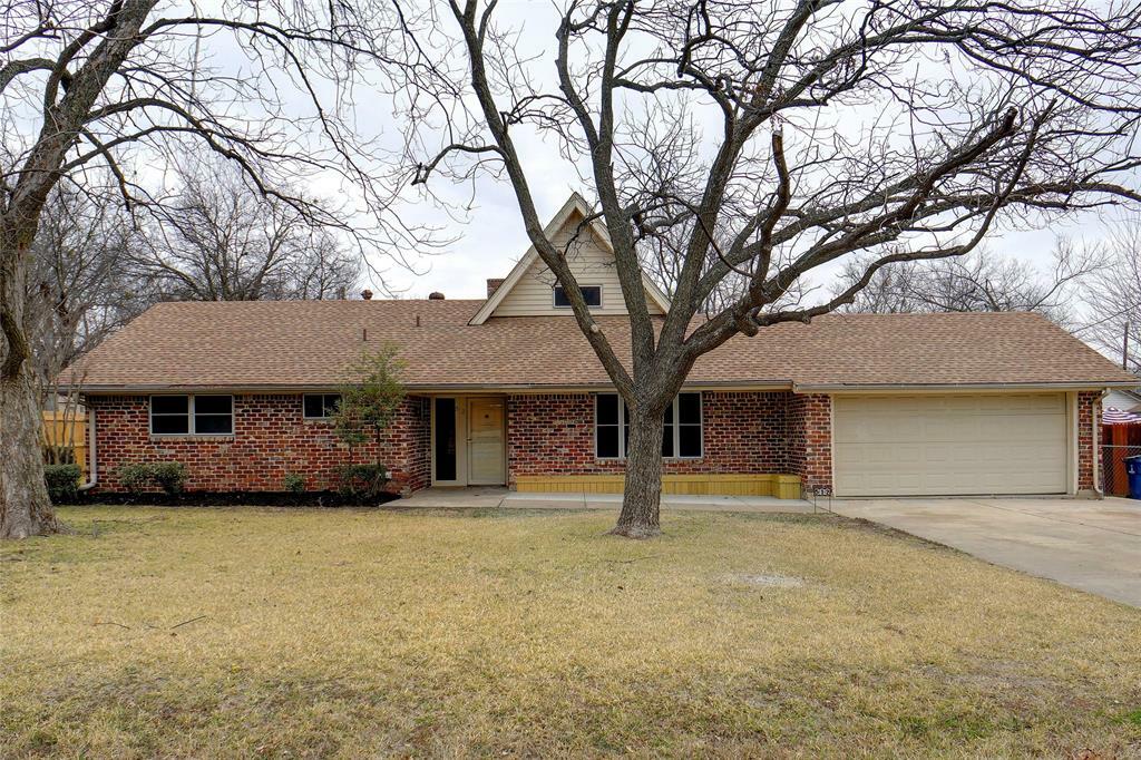Property Photo: 512 W 3rd Street TX 76247