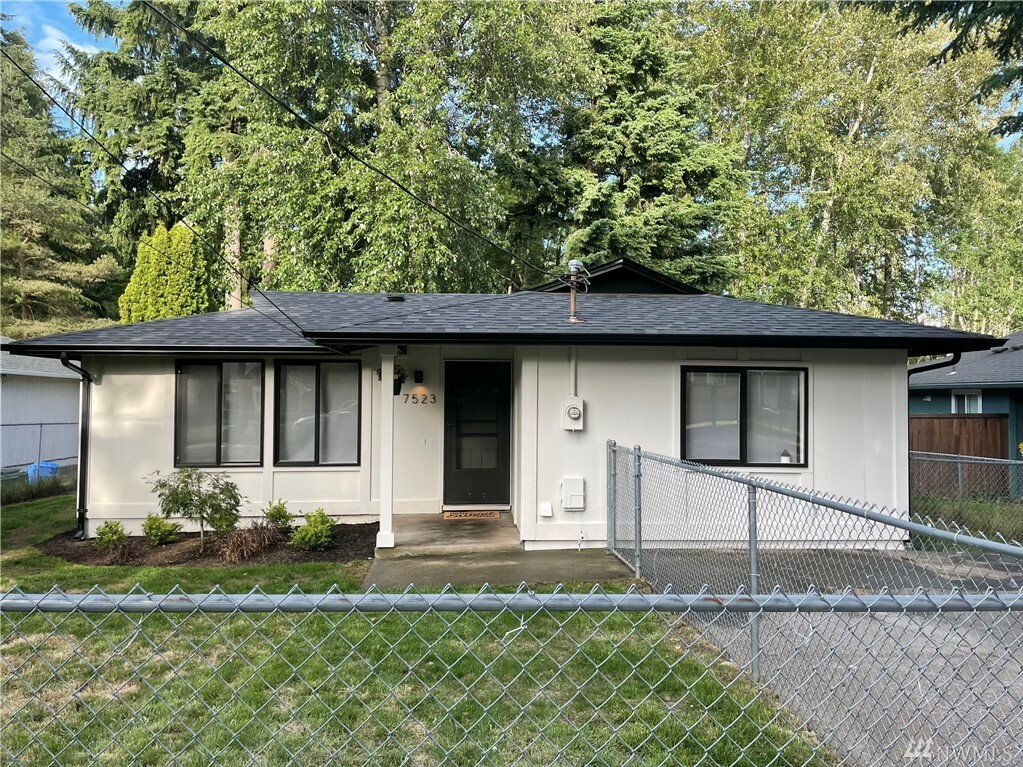 Property Photo:  7523 E F St  WA 98404 