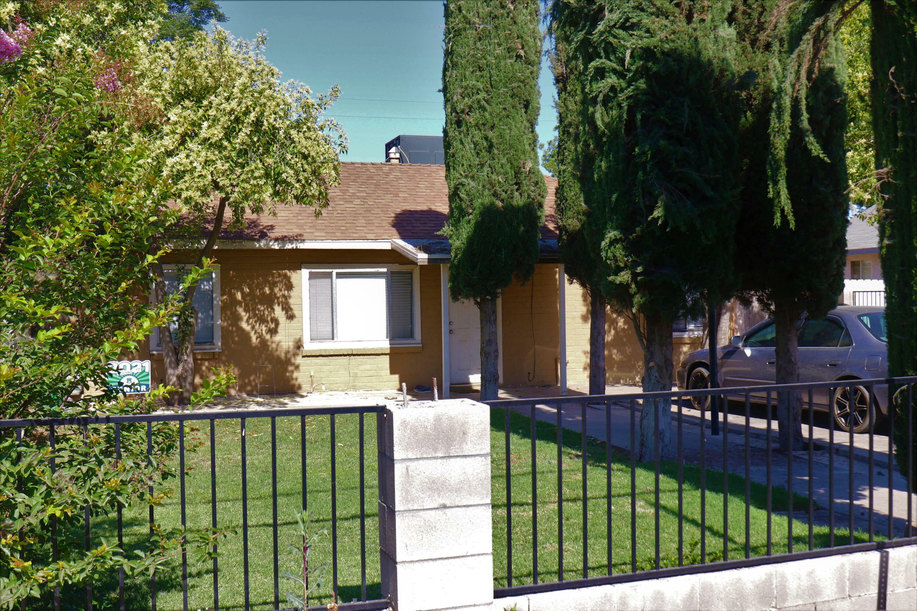 Property Photo:  1449 N Giddings Street  CA 93291 