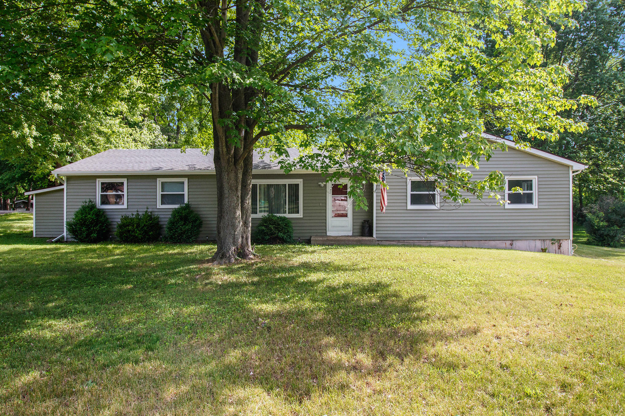 Property Photo:  14680 E Ridgeview Drive  MI 49093 