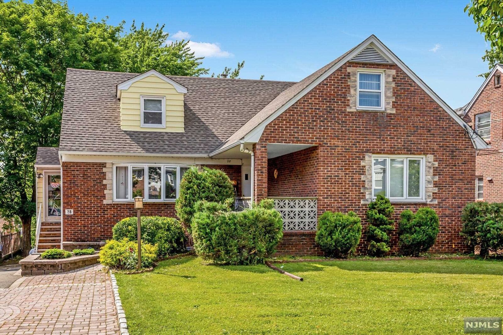 Property Photo:  28 Entwistle Avenue  NJ 07110 