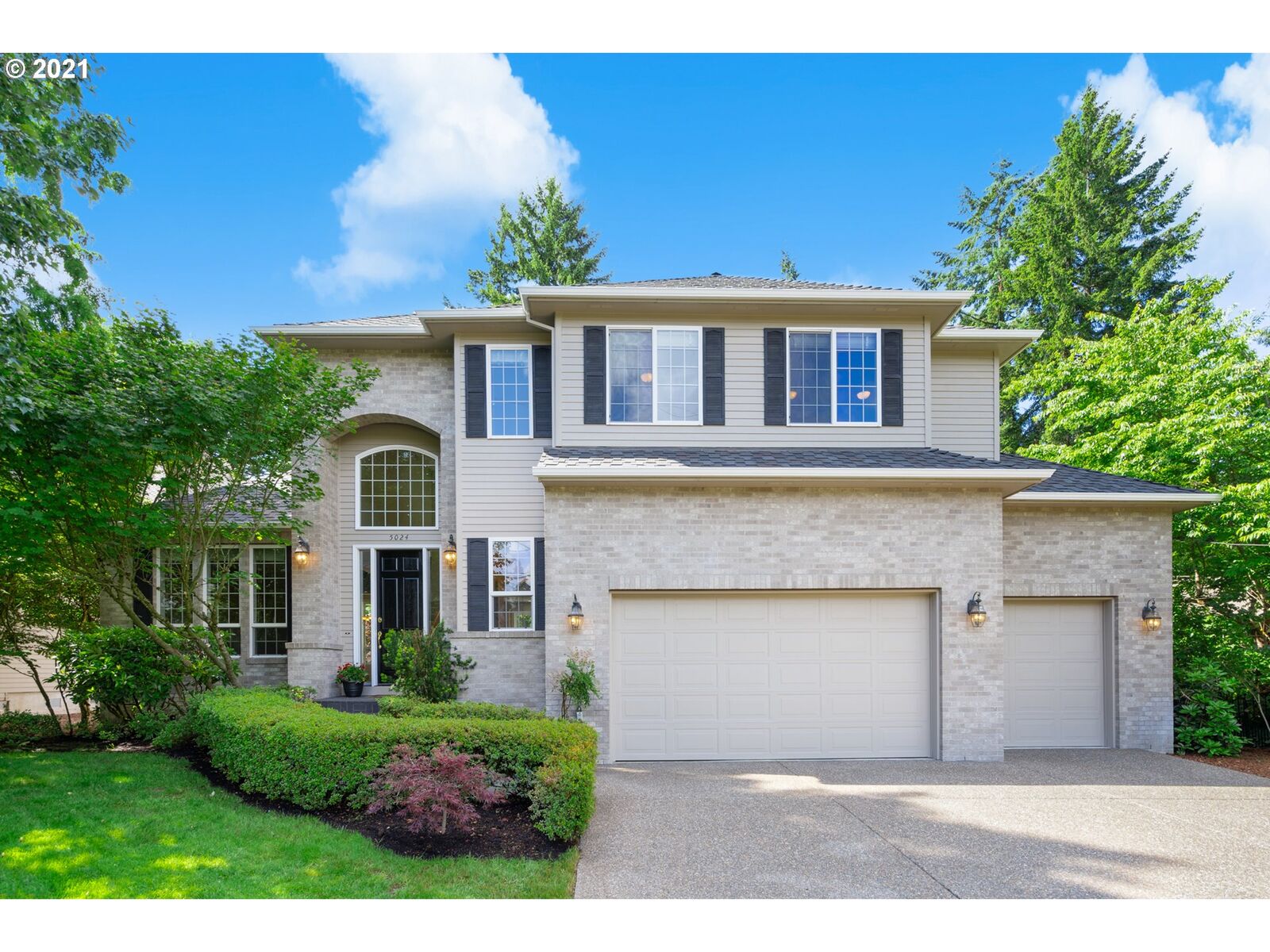 Property Photo:  5024 Dogwood Dr  OR 97035 