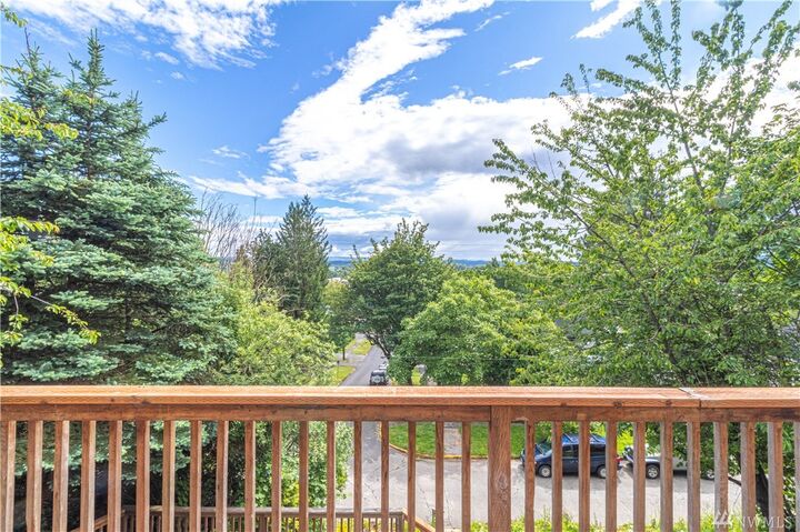 Property Photo: 402 NE Adams Ave WA 98532