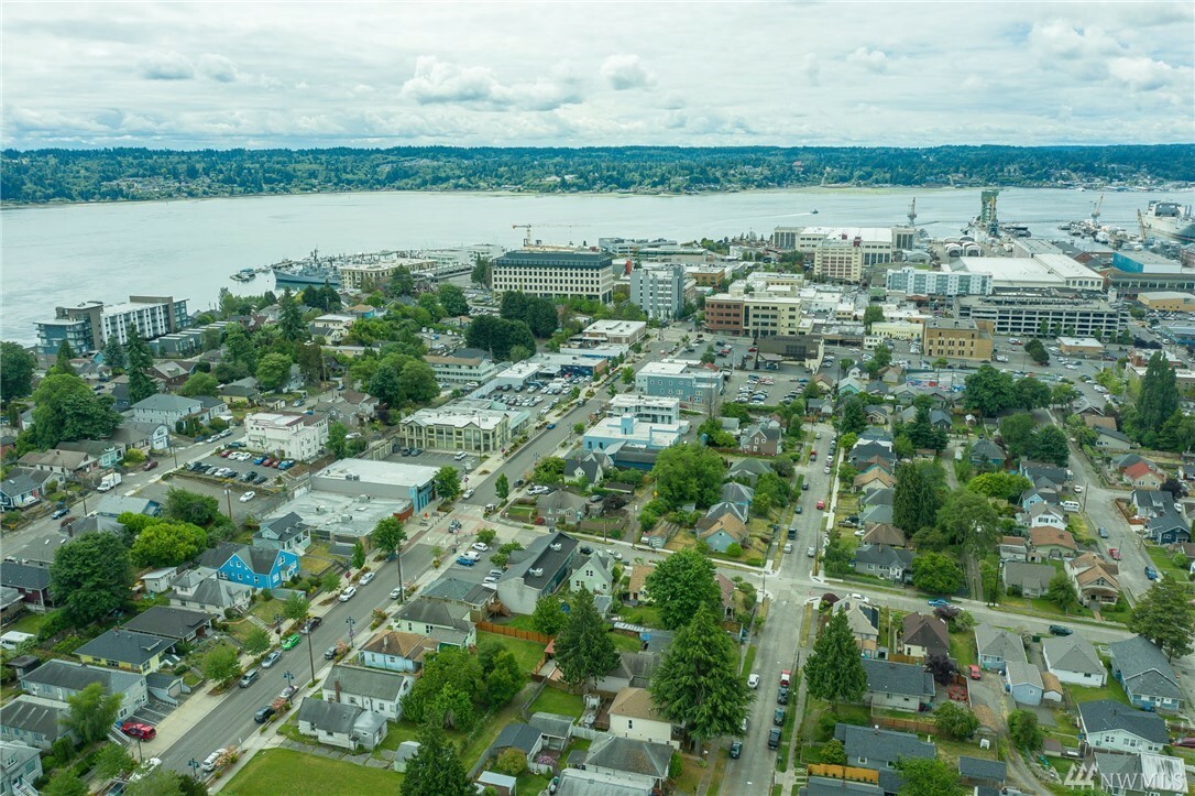 Property Photo: 1112 Cogean Ave WA 98337
