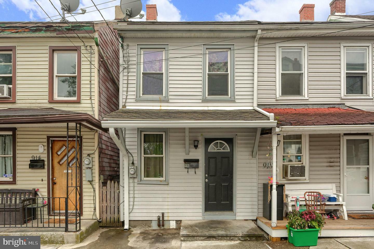 Property Photo:  916 Elizabeth Street  PA 17042 