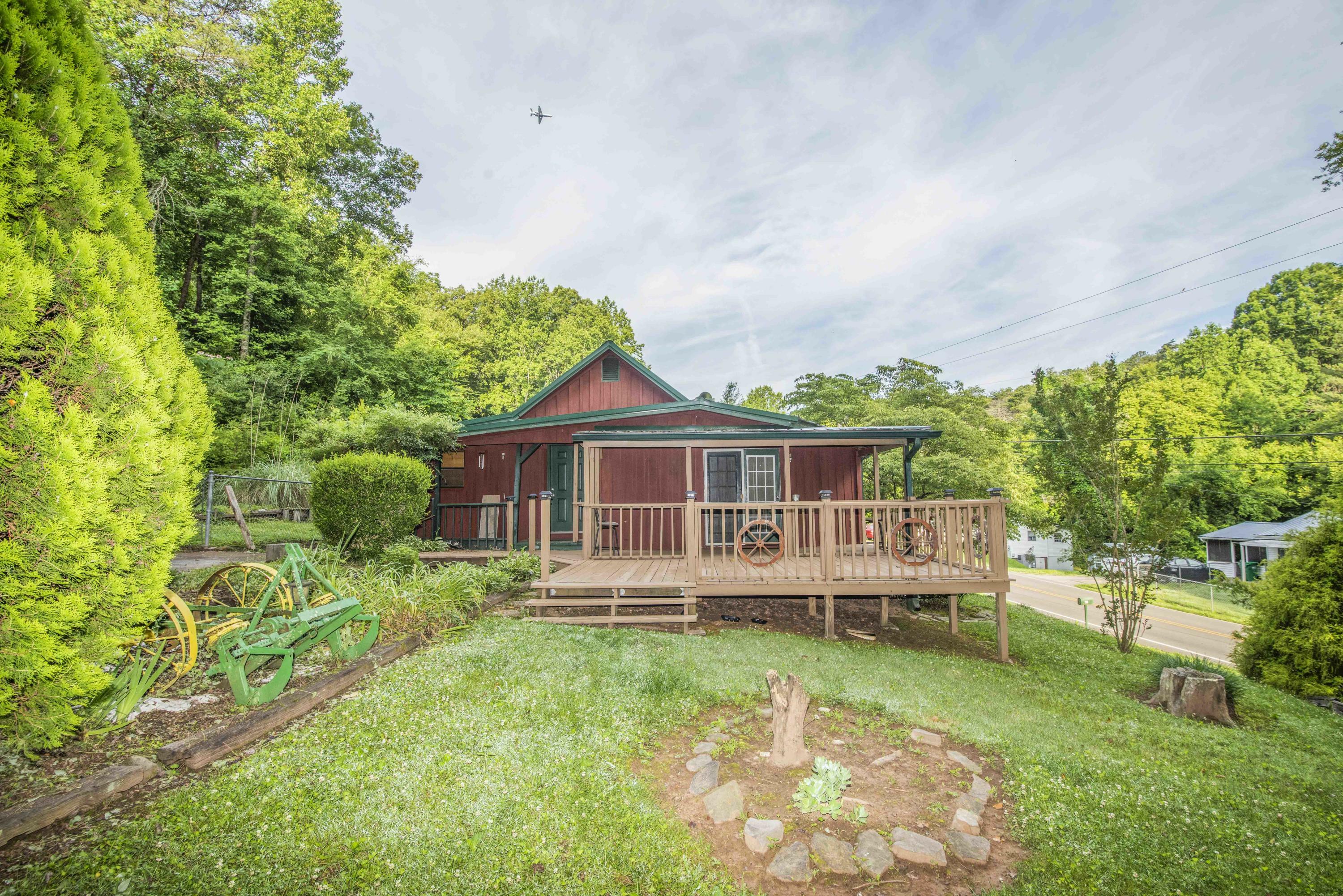 Property Photo:  612 Self Hollow Rd  TN 37853 