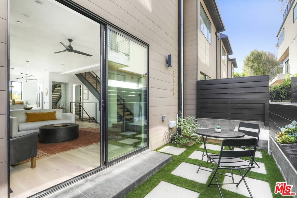 Property Photo: 3229 Rowena CA 90027