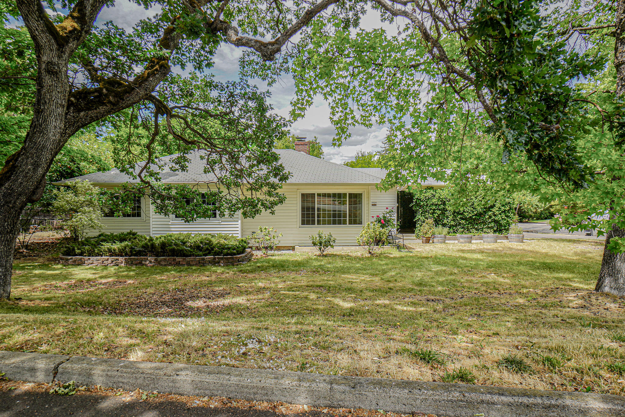 Property Photo:  1525 Terrace Drive  OR 97504 
