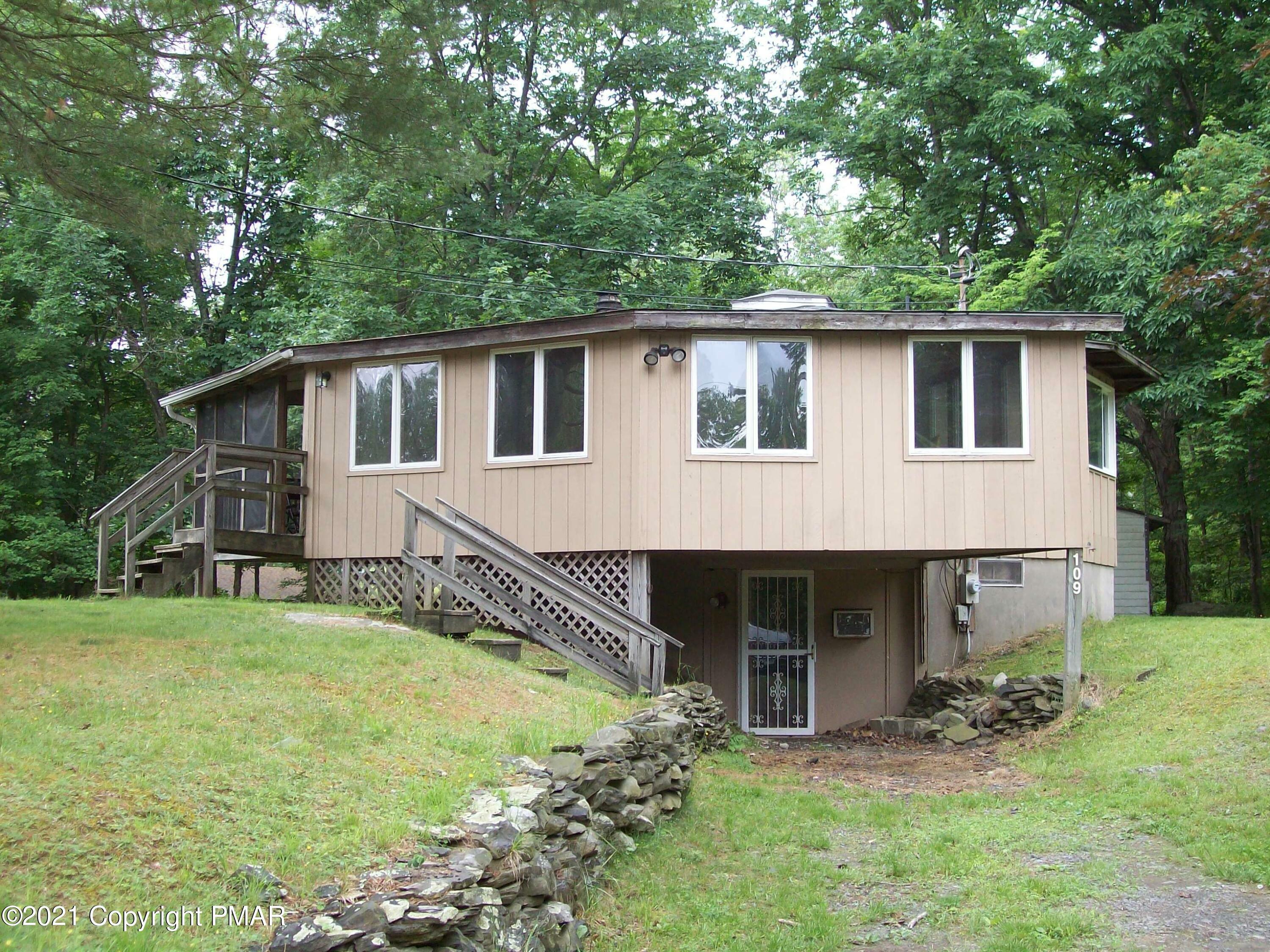 Property Photo:  109 Stag Ct  PA 18324 