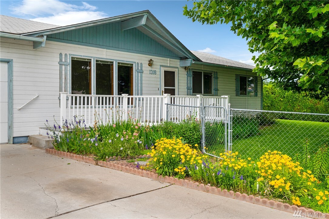 Property Photo: 1316 Kittitas St WA 98801