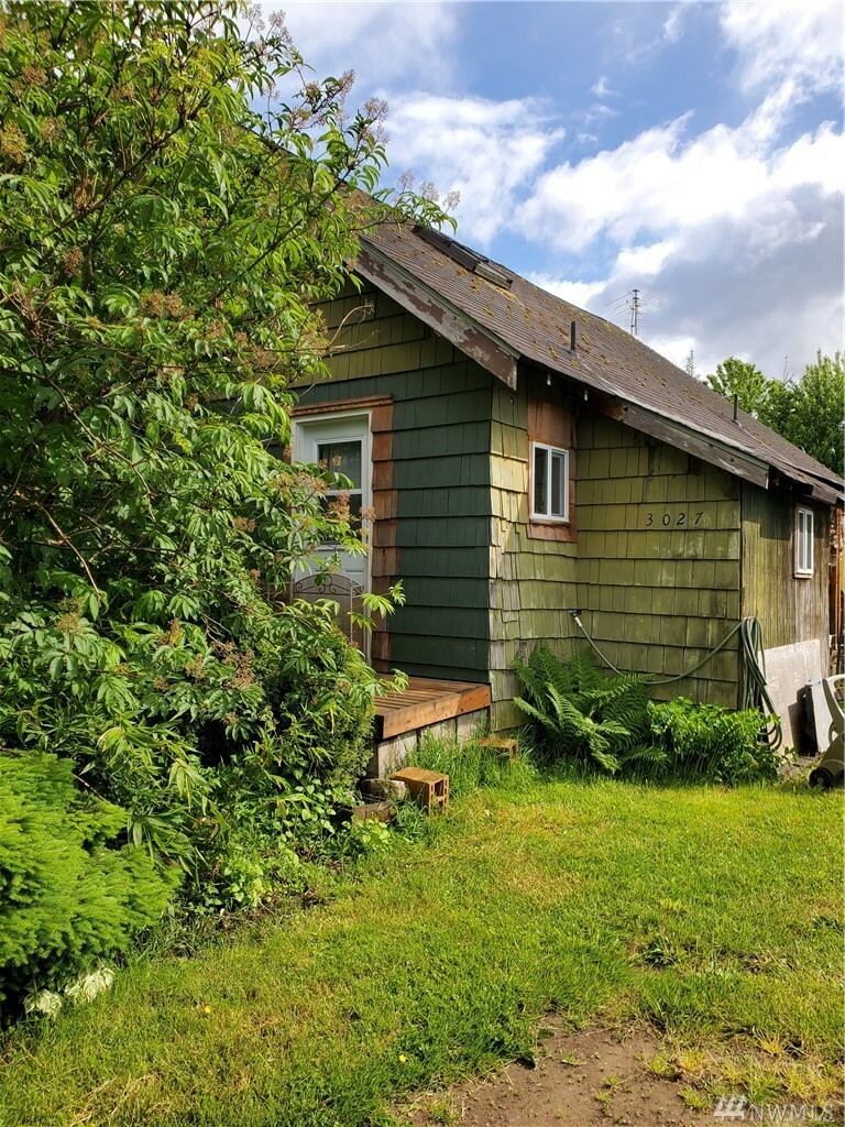 Property Photo:  3027 Pennsylvania St  WA 98632 