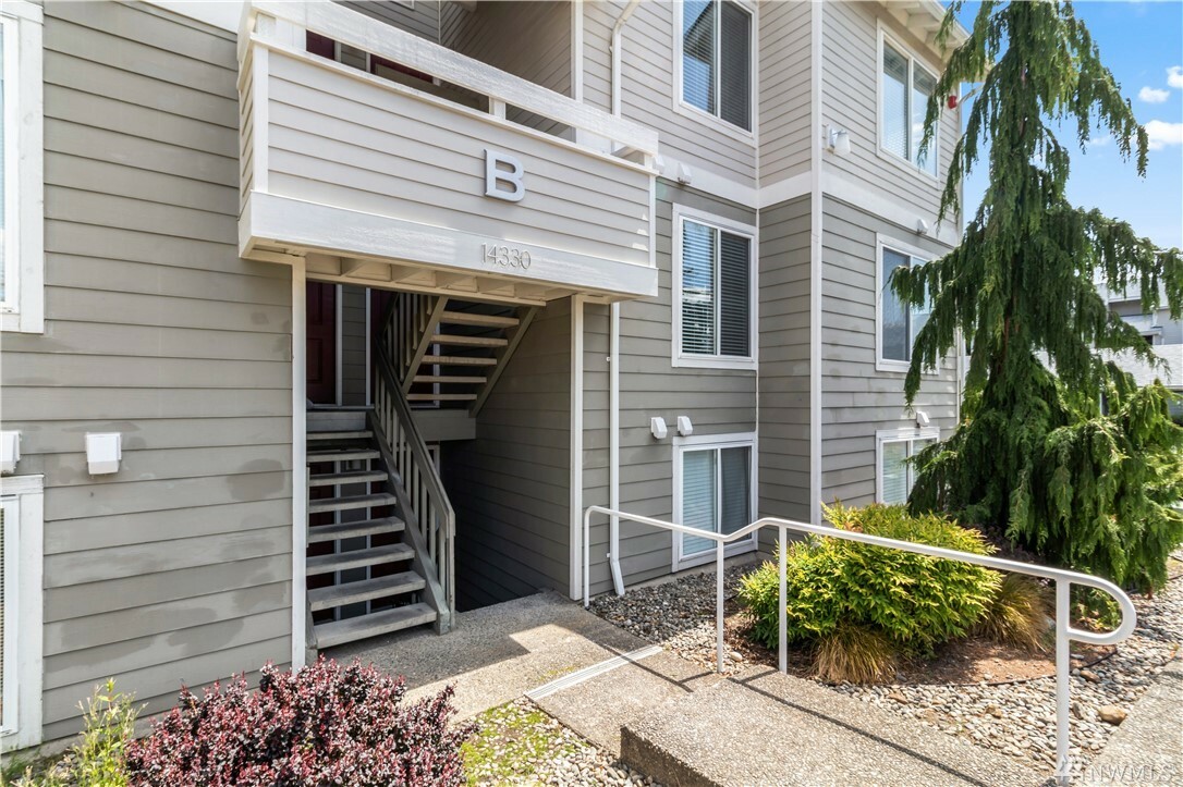 Property Photo:  14330 124th Ave NE B-306  WA 98034 