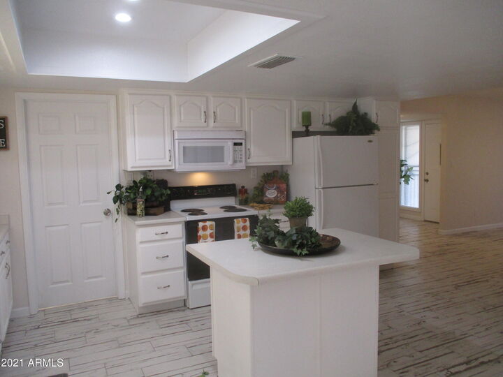 Property Photo: 4715 W Lupine Avenue AZ 85304
