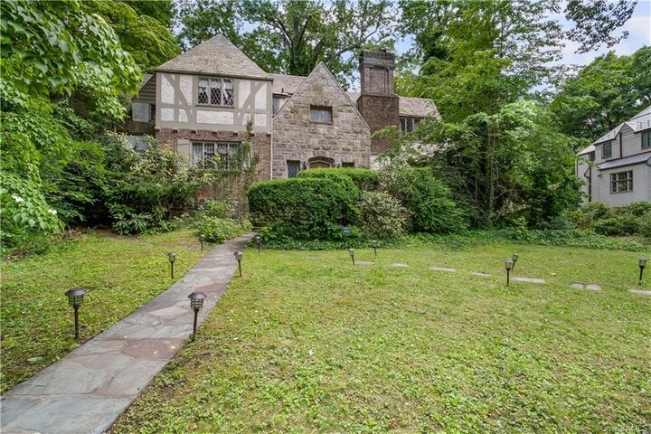 19 Knollwood Drive  Larchmont NY 10538 photo