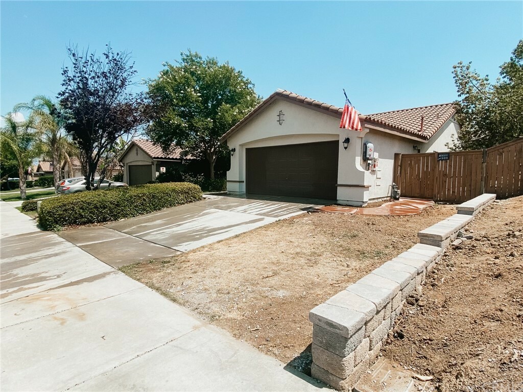 Property Photo:  25015 Clover Creek Lane  CA 92584 