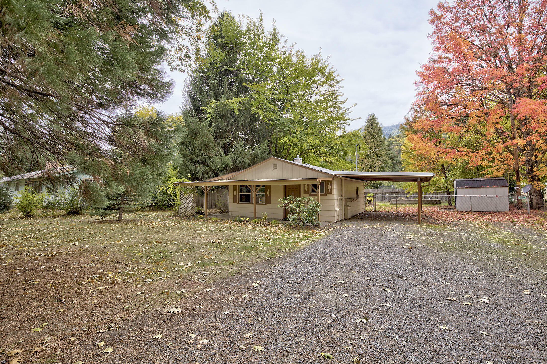 Property Photo:  275 W Evans Creek Road  OR 97537 