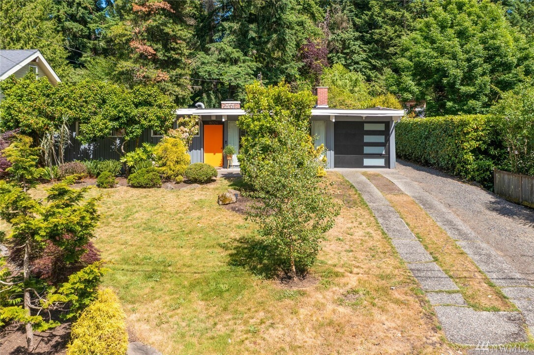 Property Photo:  18324 Evanston Ave N  WA 98133 