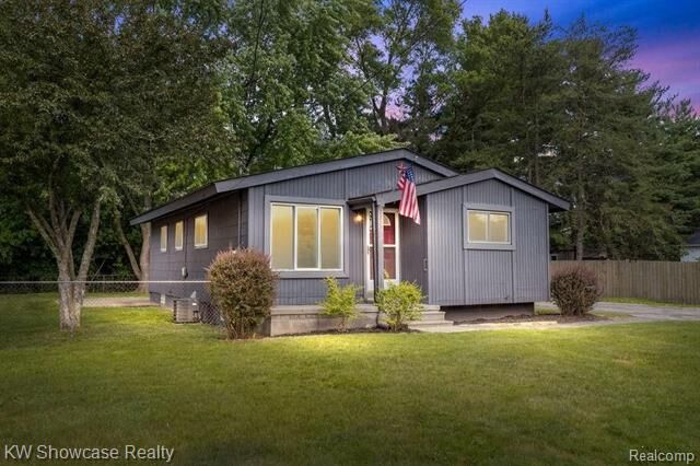 Property Photo: 2070 Old Lane MI 48327