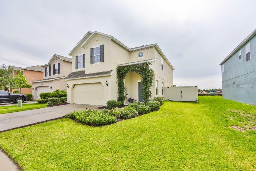 Property Photo:  10223 Newminster Loop  FL 33573 