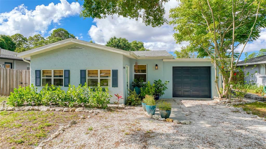 Property Photo:  2924 Hillview Street  FL 34239 