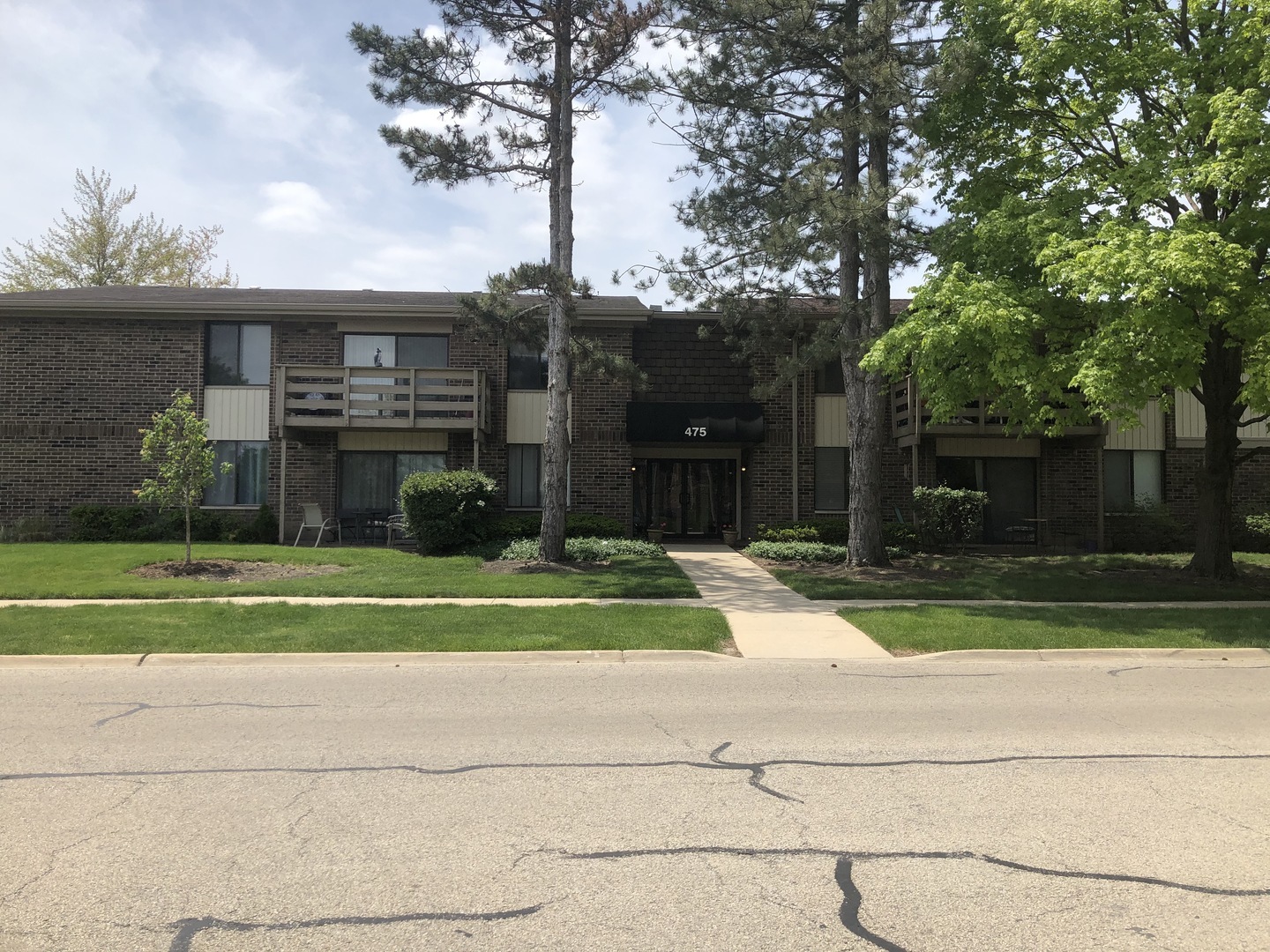 Property Photo: 475 Raintree Court 2A IL 60137
