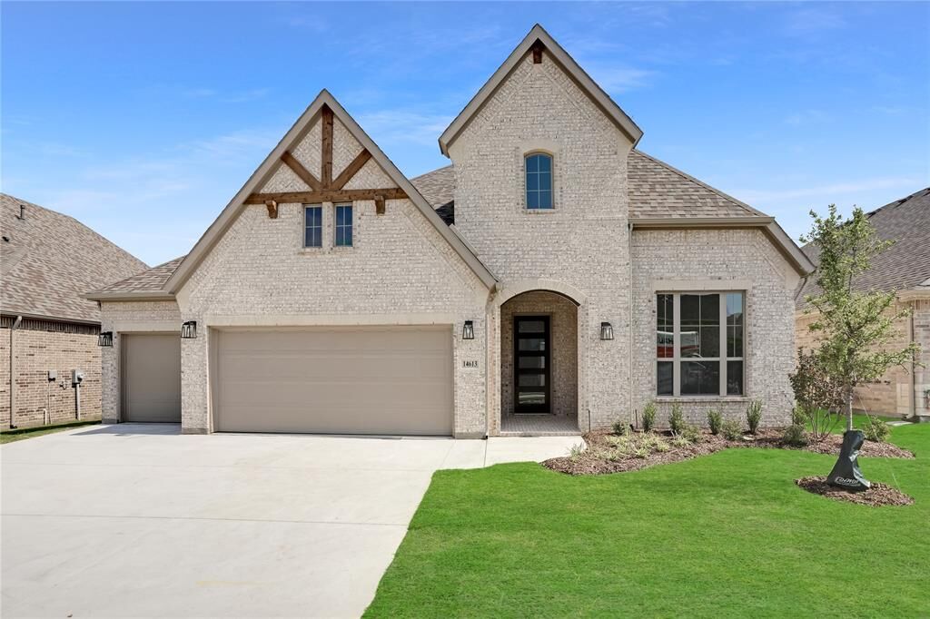 Property Photo: 14613 Home Trail TX 76262