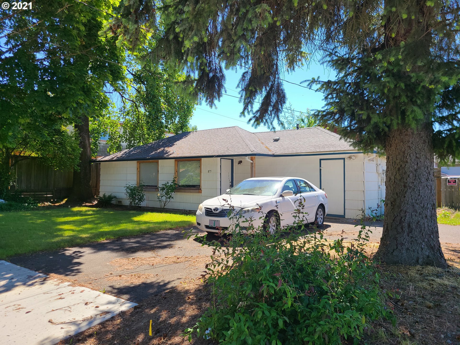 Property Photo:  875 SE 13th Ave  OR 97123 