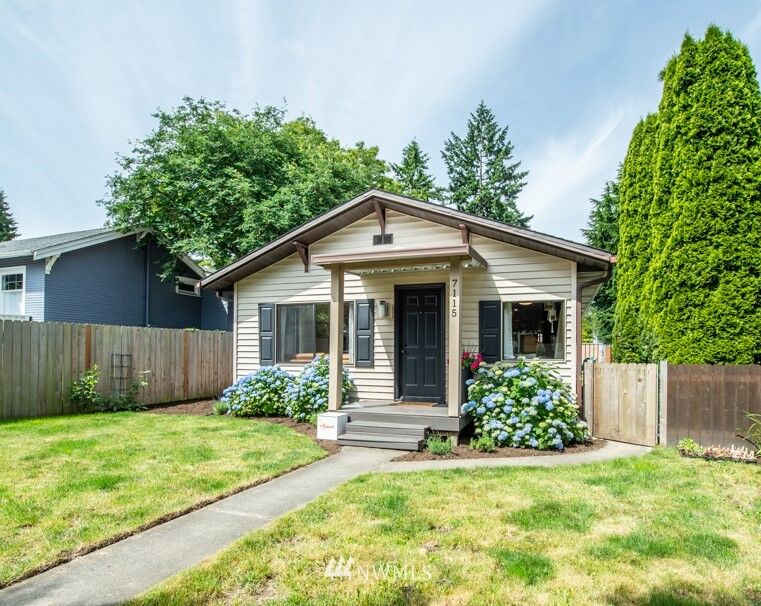 Property Photo:  7115 31st Avenue SW  WA 98126 