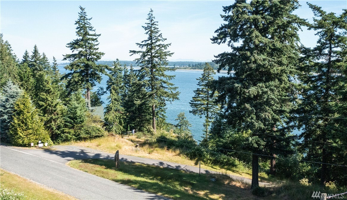 Property Photo: 1195 Beach Ave WA 98262