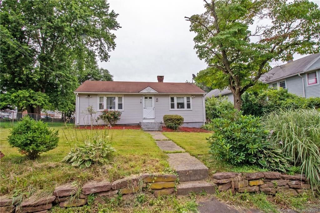 Property Photo: 9 Willow Street CT 06480