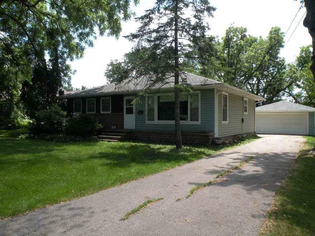 Property Photo:  615 East Jackson Street  WI 54971 