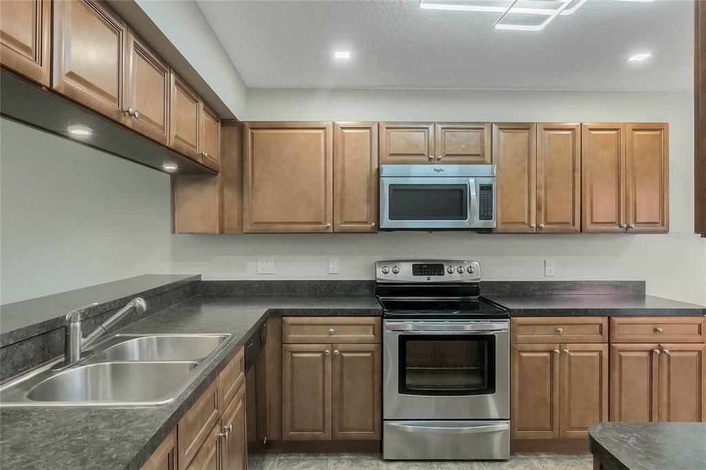 Property Photo: 8235 Ambrose Cove Way FL 32819