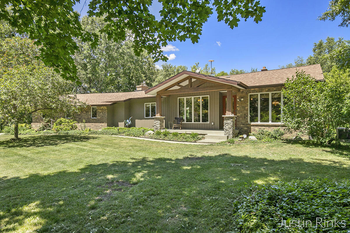 Property Photo:  11598 Hill View Drive  MI 49331 